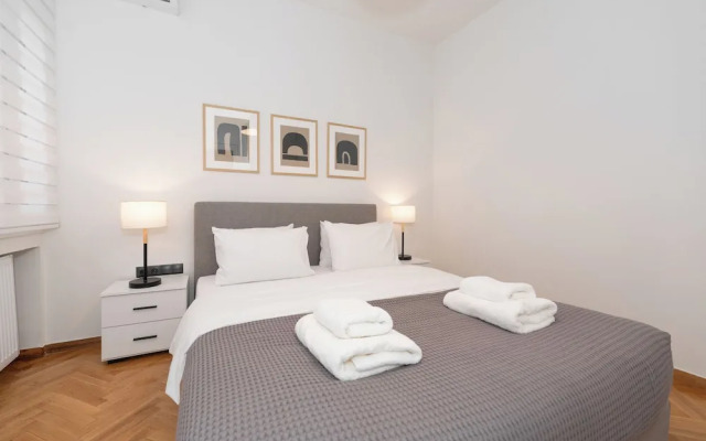 Kolonaki Elegant Apartment with Balcony