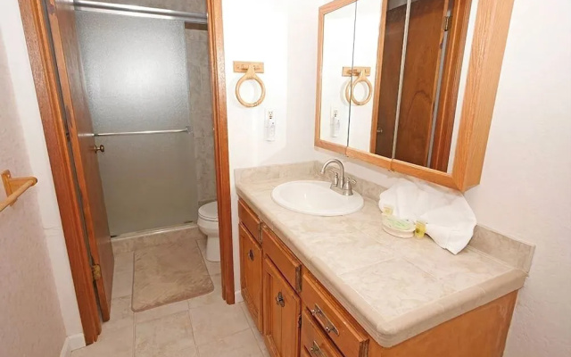 1510 Wildwood, 6 2 Bedroom Condo by RedAwning