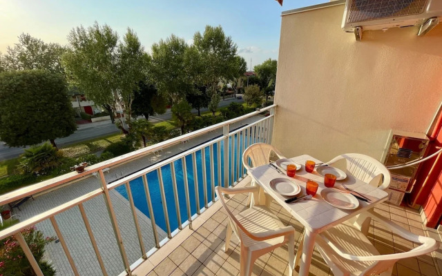 Comfy Flat in a Residence With Pool