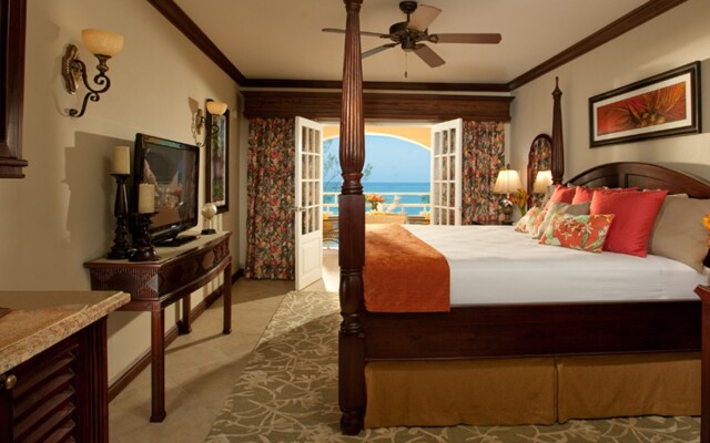 Отель Sandals Inn All Inclusive Couples Only комната для гостей