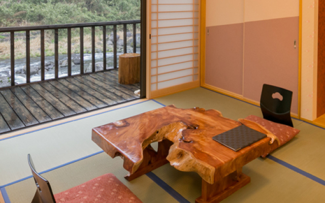 Отель Kikuchikeikoku Onsen Iwakura Минамиогуни спа