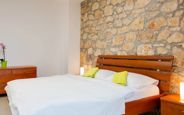 Modern Apartment in Rijeka With Garden