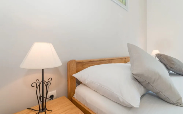 Beautiful Villa in Privlaka With Heated Swimming Pool