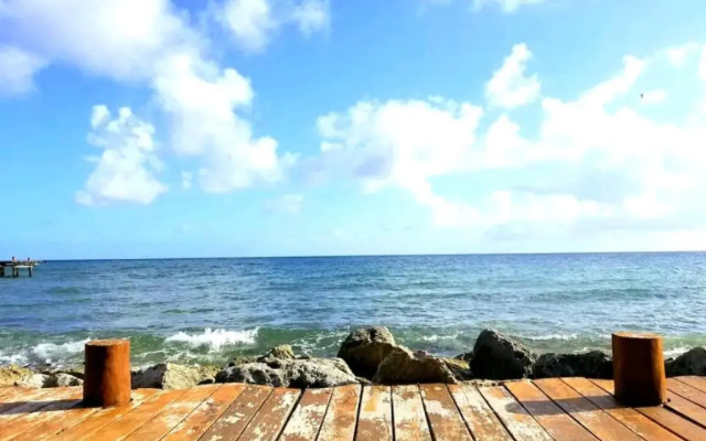 Villa Jaguar Beachfront Luxery 2b2bth SUPER LUX Pool jacuzzi