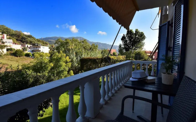Kentra Apartment a Lovely Space Only 150m From the Beach