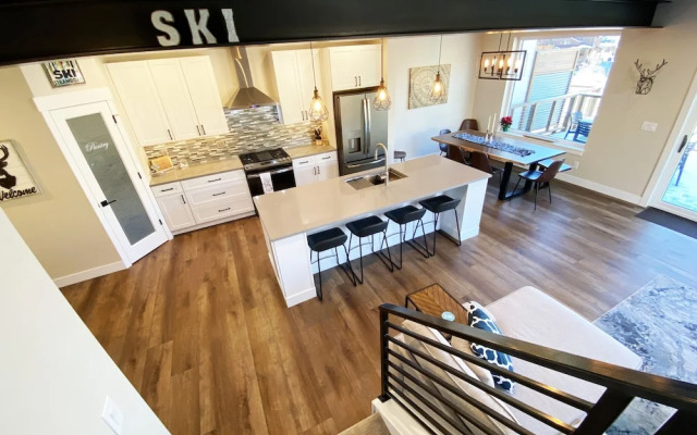 Fox Creek 2 4 Bedroom Townhouse by RedAwning