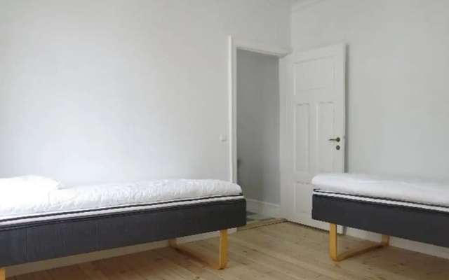 Apartment close to the queen 783-1