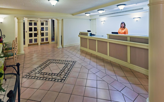 Super 8 by Wyndham Eagle Pass