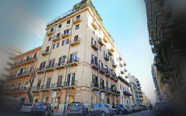 Отель B&B Le Porte Del Centro вид на фасад