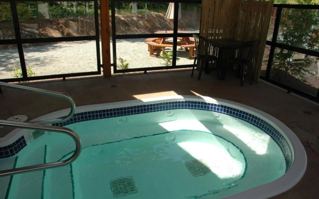 Honeymoon Bay Lodge & Retreat