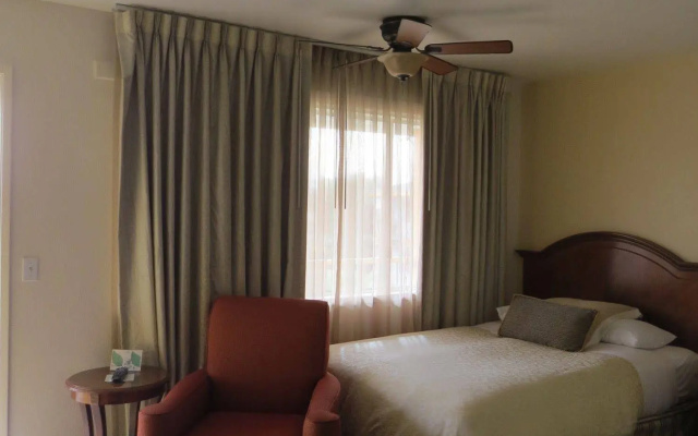 Laguna Lodge
