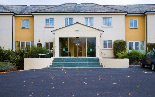 Mercure Newbury West Grange Hotel вид на фасад