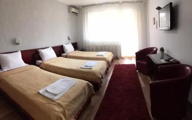Hotel Tri "O" Topola