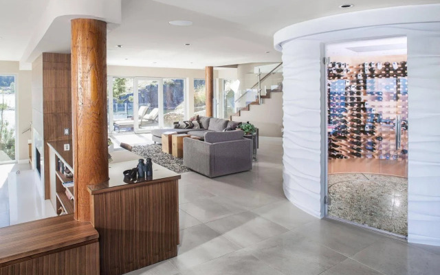 Pointhouse Suites On Sargeant Bay