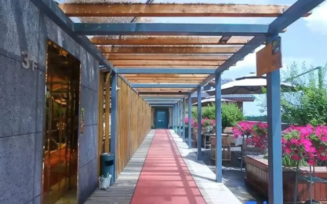 Changbai Mountain Nashan Holiday Hotel