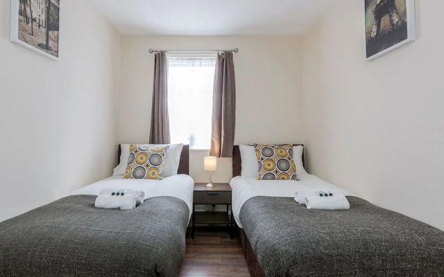 2-bed House - Sleeps 7 & Free Parking