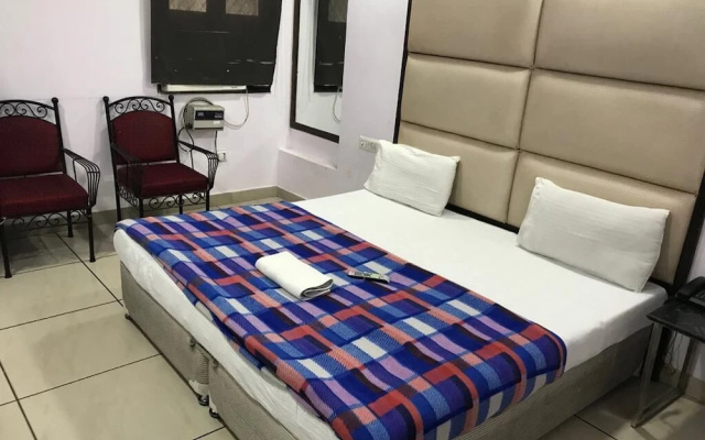 ADB ROOMS Hotel Saya Deluxe