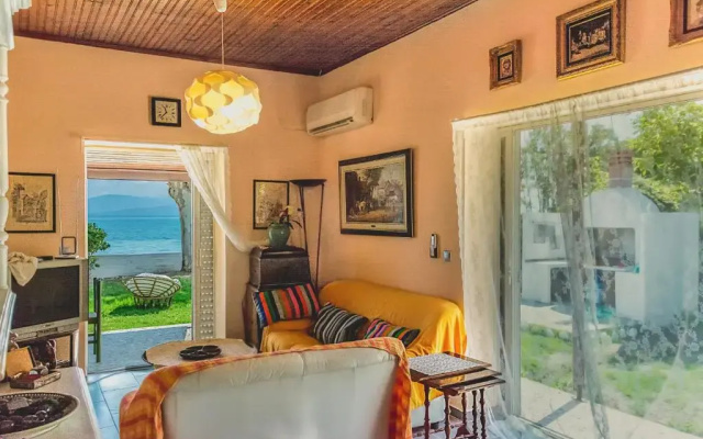 LeMaMi Seafront Bungalows
