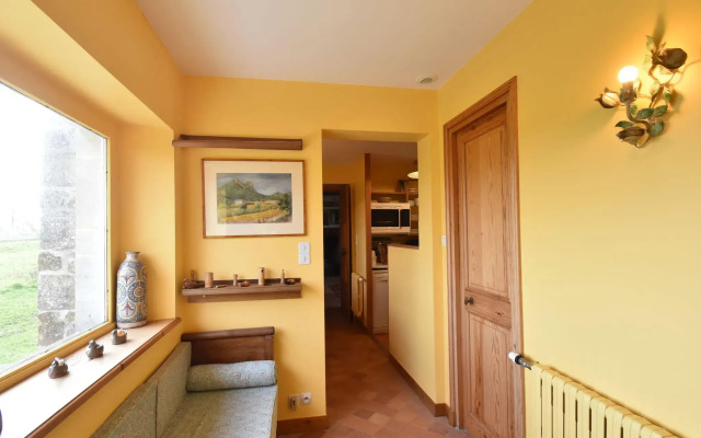 Beautiful Holiday Home with Courtyard in Appeville