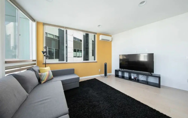 Hosteeva Modern Townhome w Rooftop