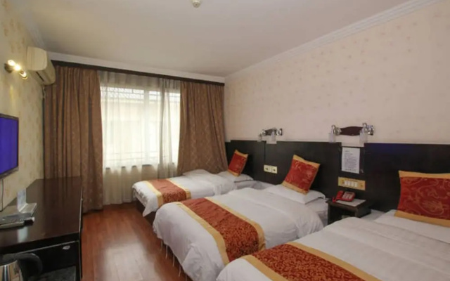 Yueguang Holiday Hotel