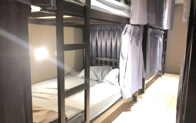 B168 Bed And More Hostel