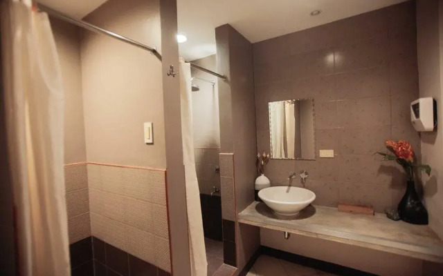 New Crown Hotel