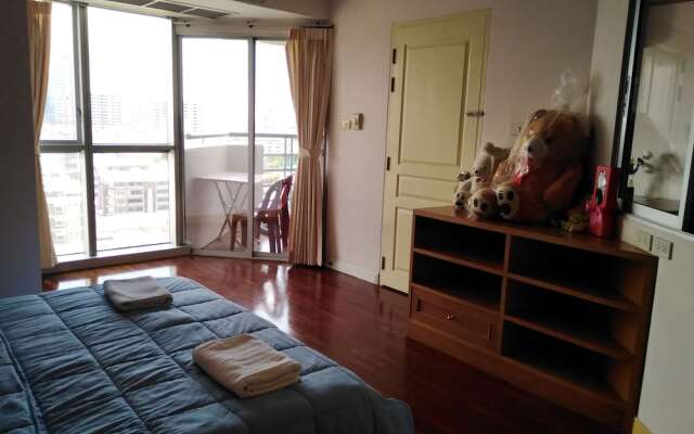 Апартаменты down town apartment near bts station Бангкок комната для гостей
