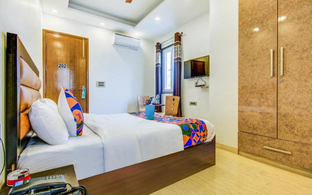 Fabhotel Floyd