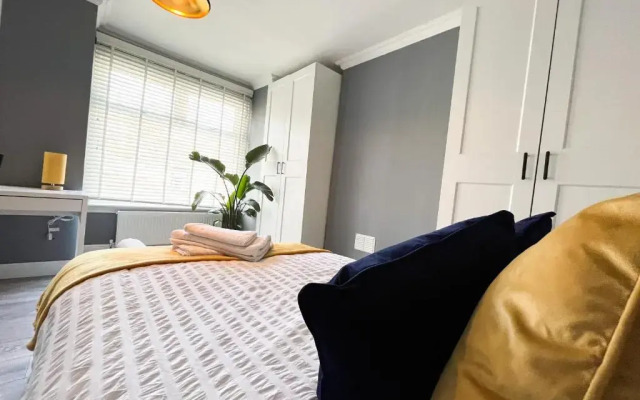 ***3 bedroom Home away from Home with BBQ grill***