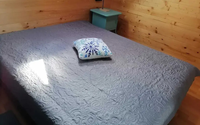Apartment Sleeps 4 With Lake View