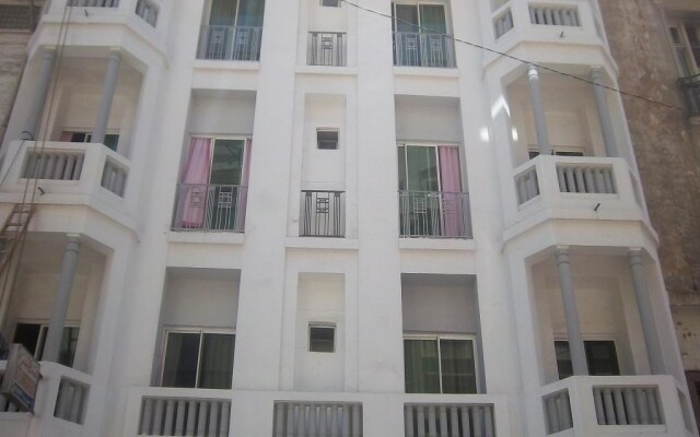 Hotel Les Ambassadeurs вид на фасад