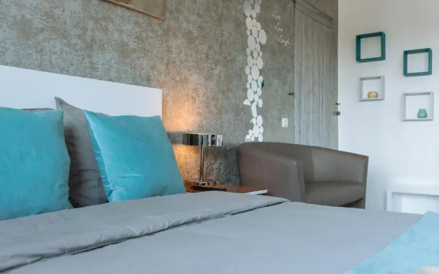 Tres Chic DOUBLE sized Apartment