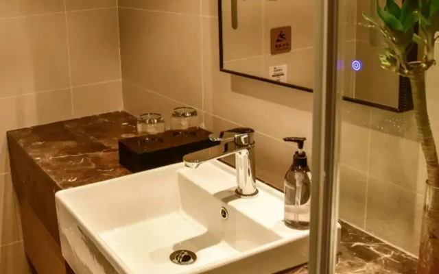 Homeinn Selected Hotel (Longkou Huanhai Middle Road Government Square)