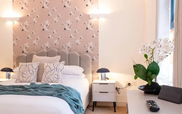 Liverpool St Three Bedroom Home Near Tube Station