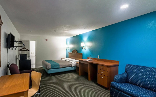 Motel 6 Azle, TX