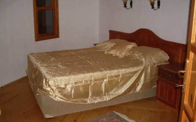 Dort Mevsim Evi
