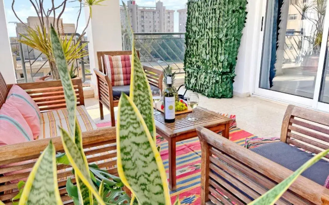 2BR Seaview Penthouse in center