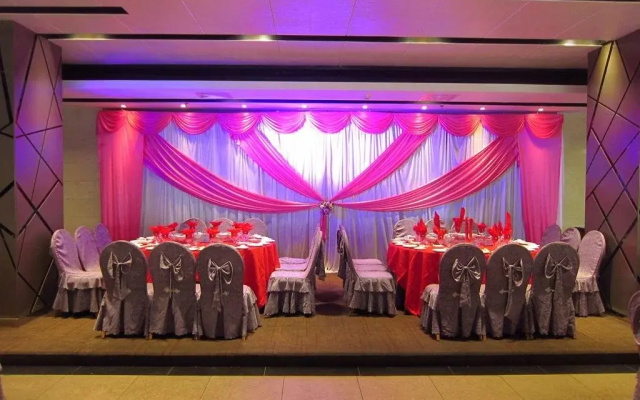 Maple Leaf International Hotel