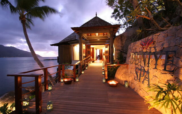 Отель Hilton Seychelles Northolme Resort & Spa Сейшельские острова, Остров Маэ - отзывы, цены и фото номеров - забронировать отель Hilton Seychelles Northolme Resort & Spa онлайн вид на фасад