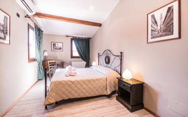 Отель A Few Steps to The Duomo Elegant 2BD Apt Италия, Флоренция - отзывы, цены и фото номеров - забронировать отель A Few Steps to The Duomo Elegant 2BD Apt онлайн комната для гостей