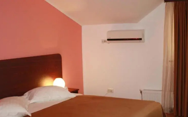 Hotel Lacul Racilor