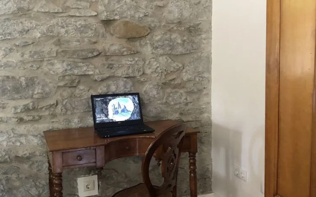 Villa-sleeps2-garden-private Park