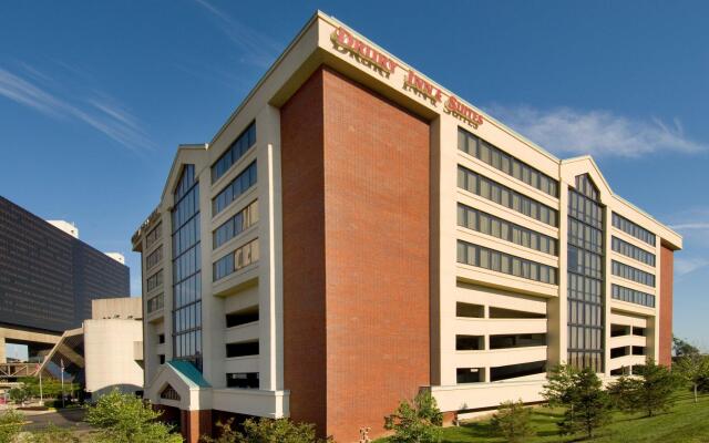 Отель Drury Inn & Suites Columbus Convention Center вид на фасад
