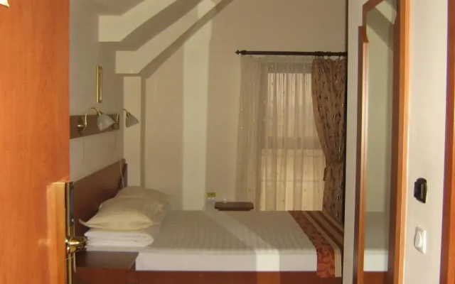 Hotel Transit