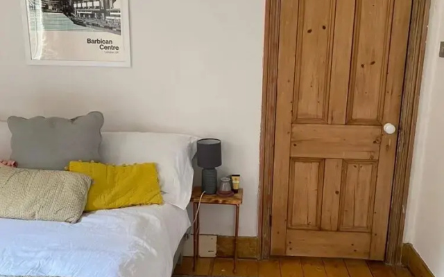Rustic 2 Bedroom Flat in Brixton