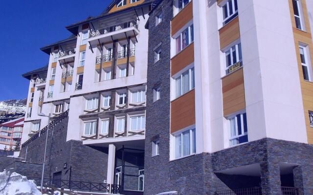 Отель Apartamentos Habitat Zona Media вид на фасад