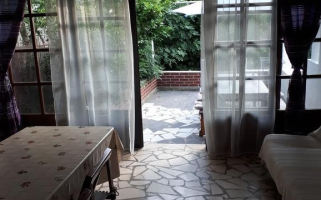 Apartment Vito - 10 m from sea: A1 Brodarica, Riviera Sibenik
