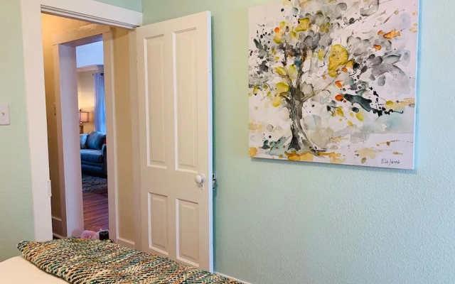 Cozy Bungalow in Downtown Loveland w/Free Bikes!