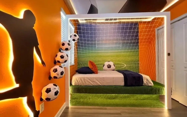 8 Bedrooms/ Champions Gate Home